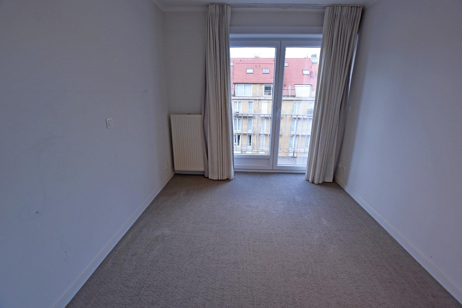 Ongemeubeld appartement met 2 slaapkamers op de Lippenslaan foto 5