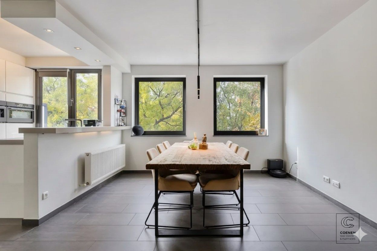 Instapklaar appartement van 91  m² met 2 slaapkamers te Kontich! foto {{pictureIndex}}