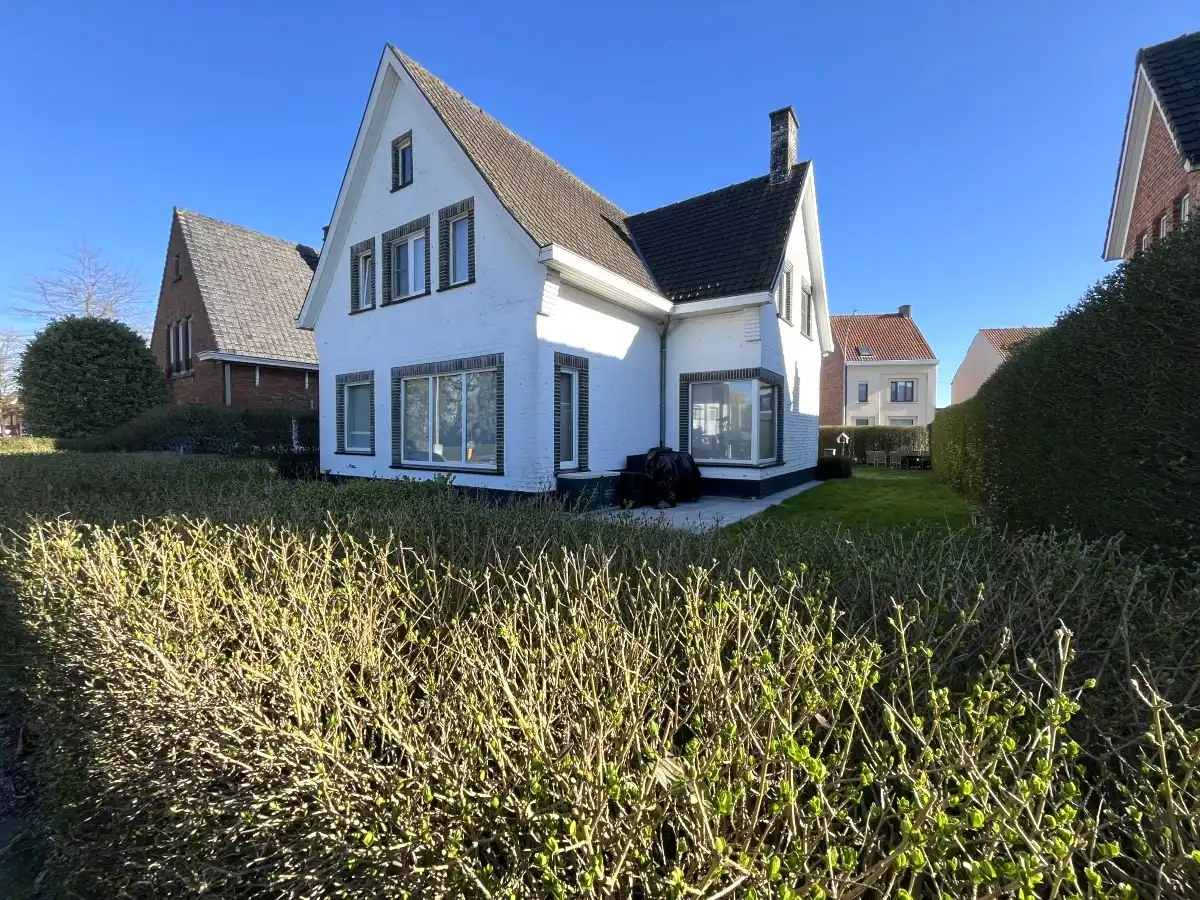 Izegem - Volledig gerenoveerde open bebouwing met zonnige tuin foto {{pictureIndex}}