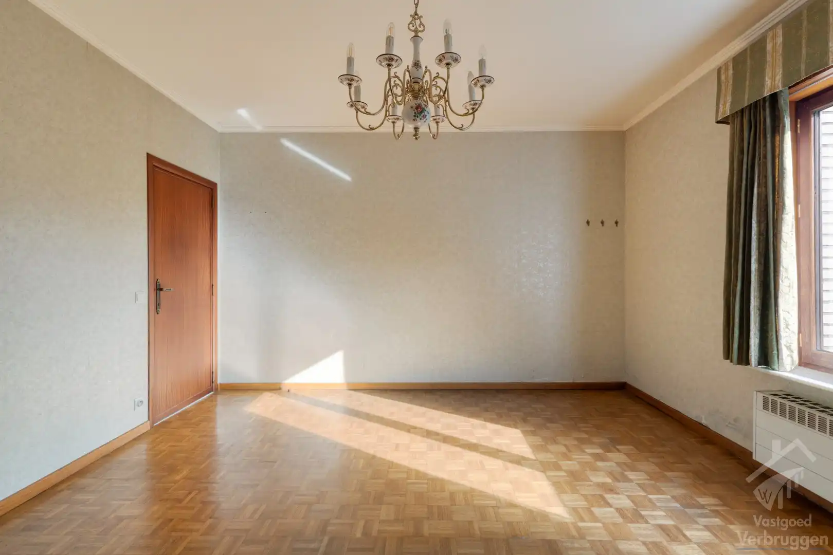Ruime bungalow met 3 slaapkamers, bureau en dubbele garage foto 10