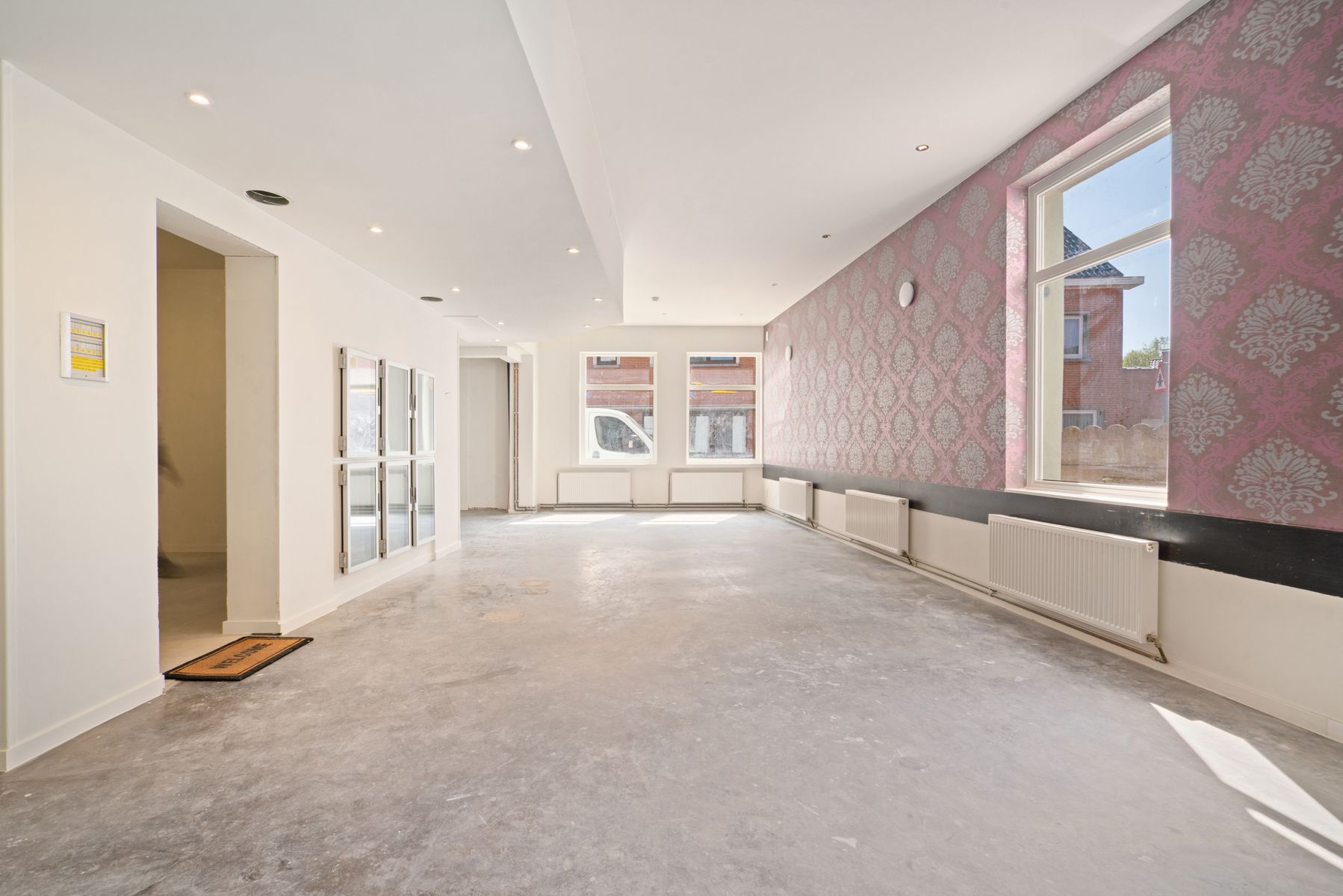 Ruim handelspand met tal van mogelijkheden foto 4