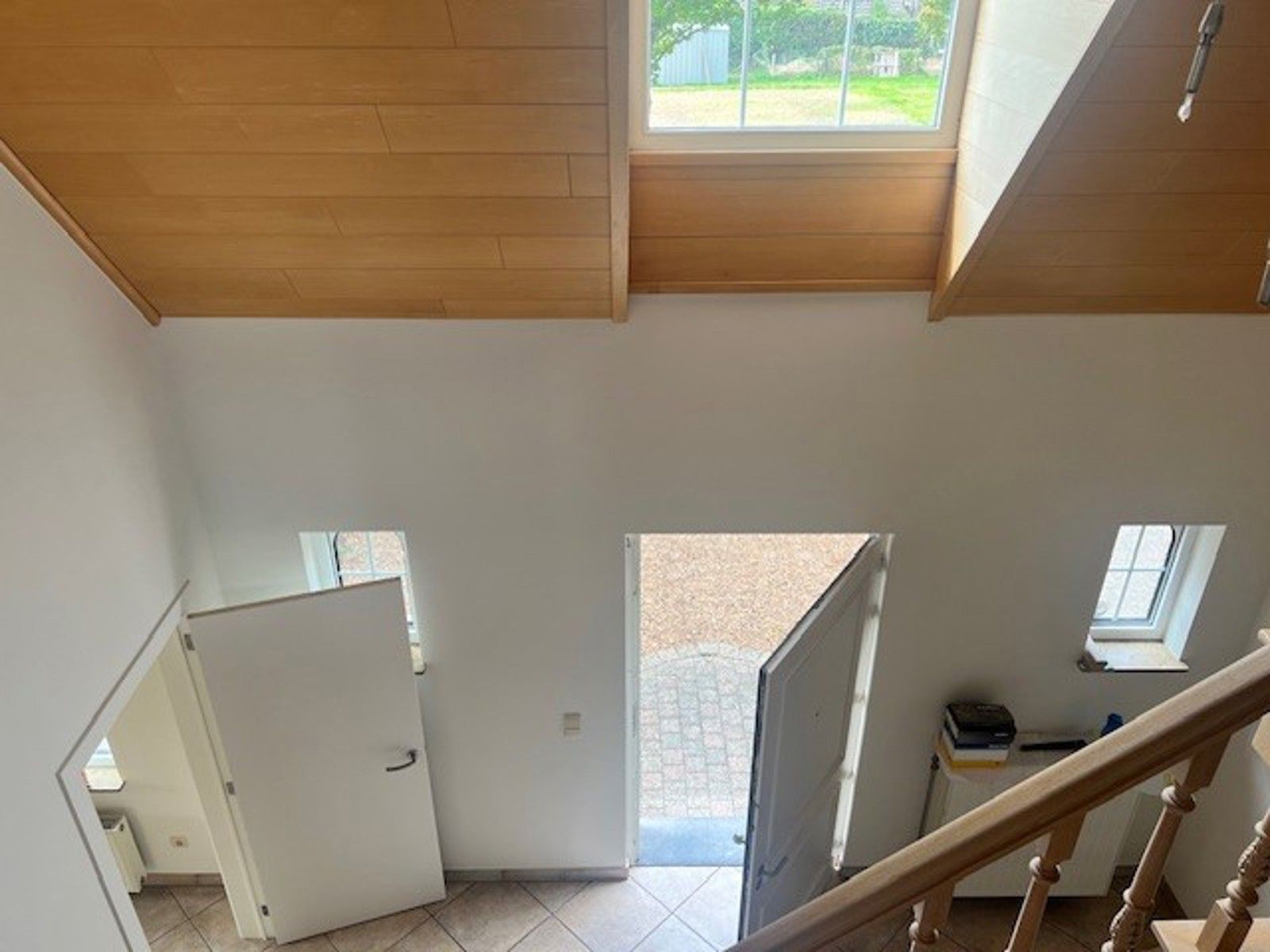 Ruime gezinswoning te huur – met 4 slpk, garage en tuin foto 4