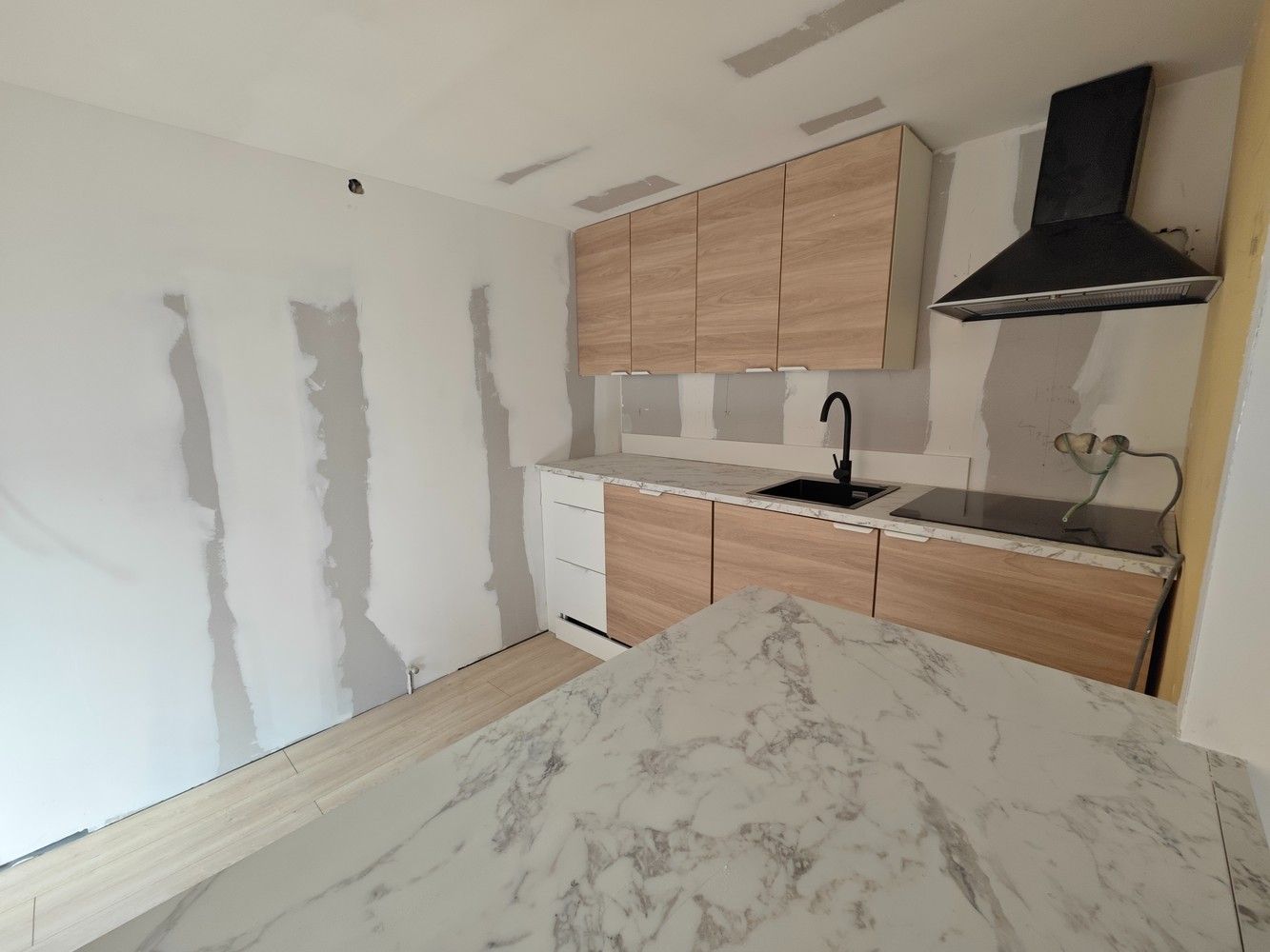 Gerenoveerd duplex-appartement met 2 slpks in het centrum van Hasselt foto 3