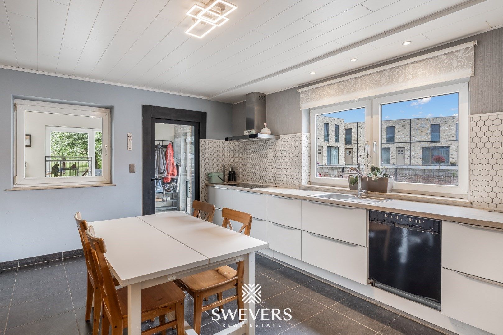 Gezellige woning met veranda, garage & zonnige tuin foto 9