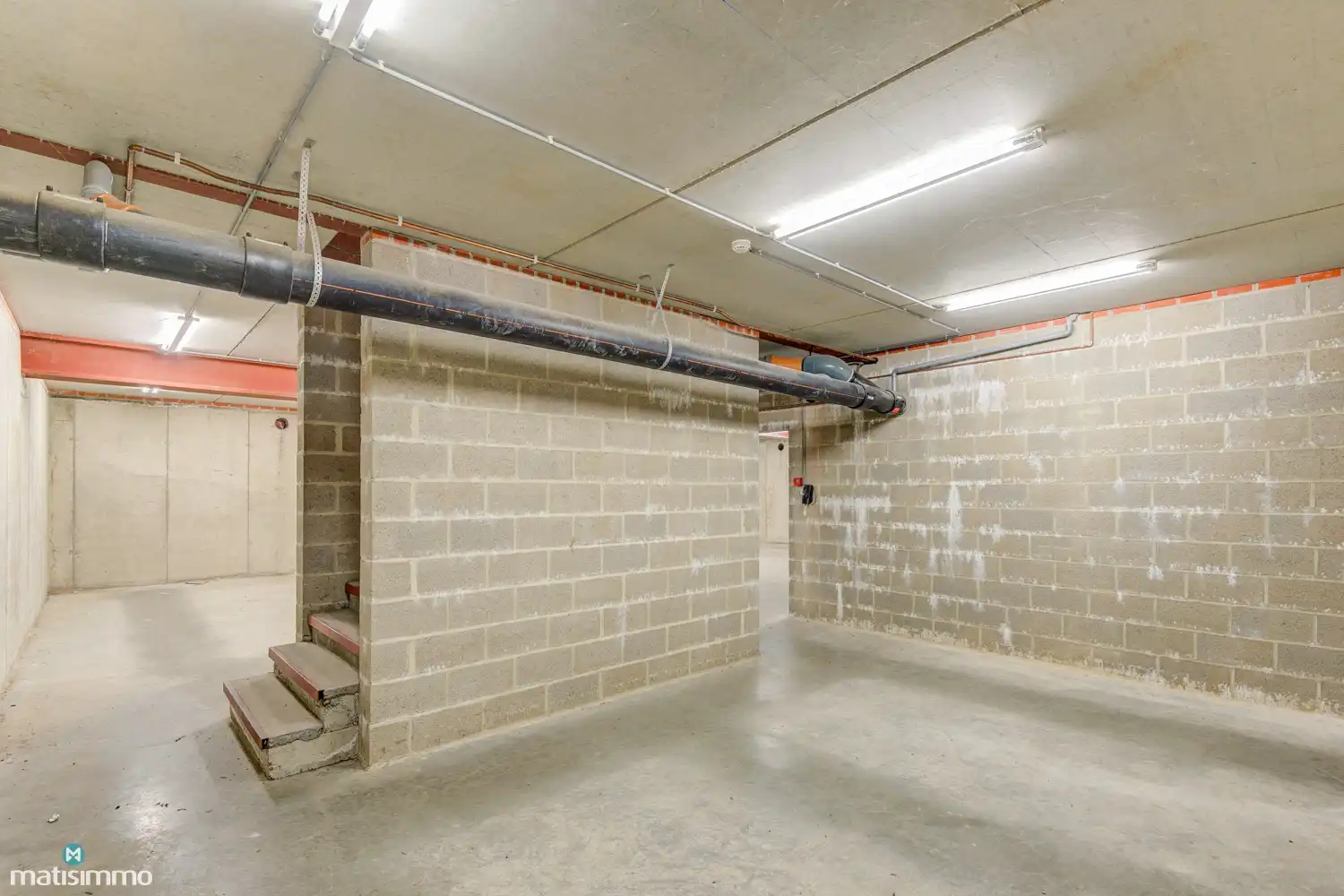 RUIM HANDELSPAND (SHOWROOM/BUREAU EN ZEER GROOT MAGAZIJN) MET VEEL MOGELIJKHEDEN TE BILZEN foto 22