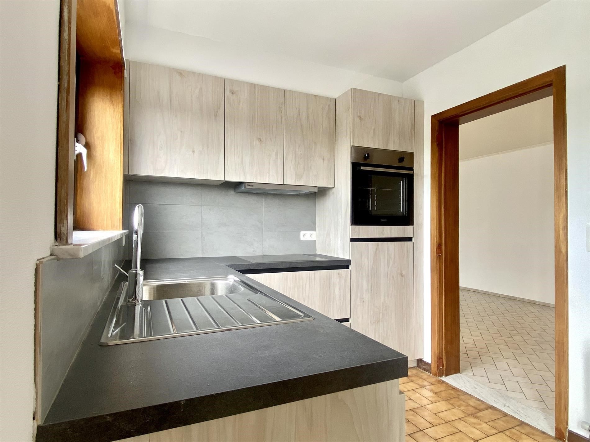 Ruim appartement met garage te huur in Harelbeke foto 6