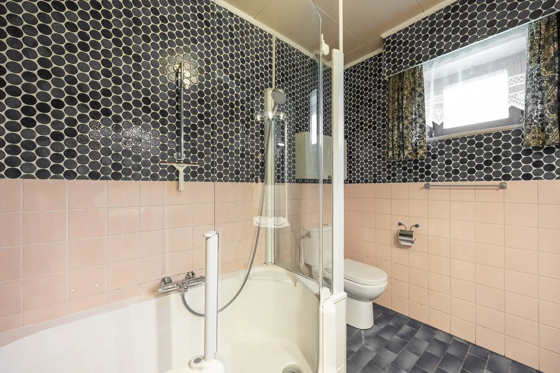 Te renoveren gelijkvloerse woning op ca. 1400 m² foto 18