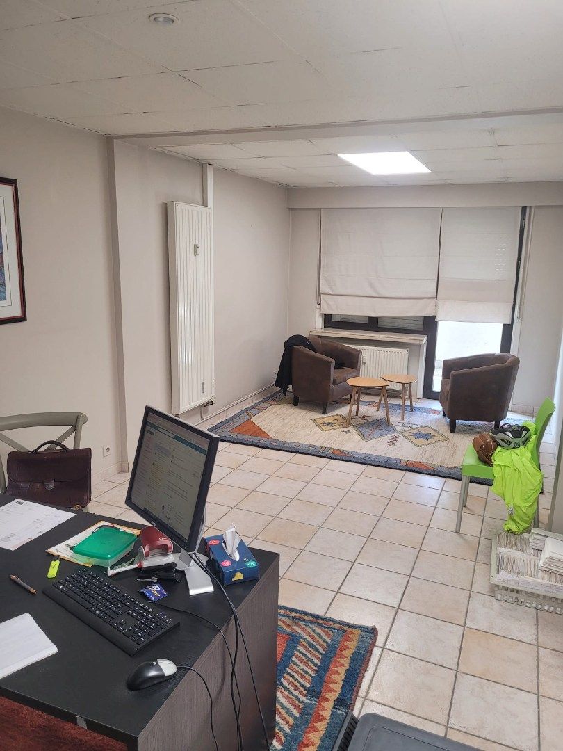 Kantoor/praktijkruimte te huur aan Coupure foto 5