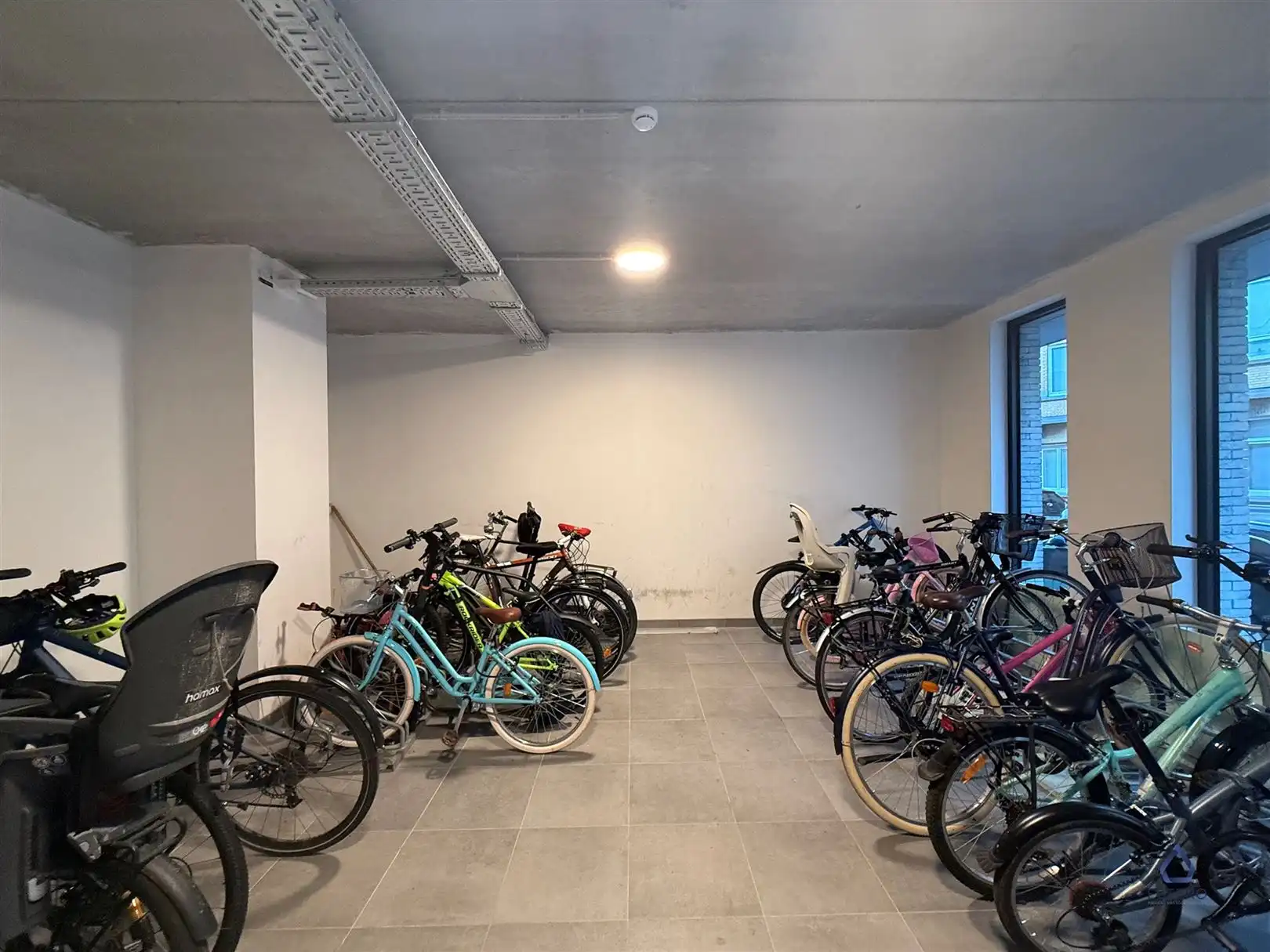 Moderne studio met terras en ondergrondse parking foto 14