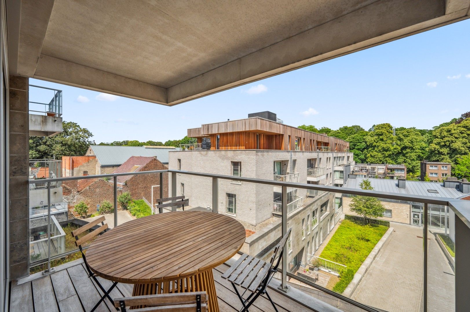 Modern 1-slaapkamerappartement met terras foto 2