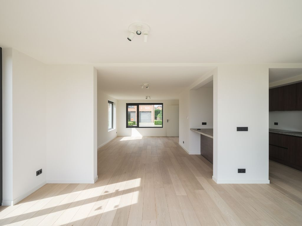 Hoogwaardig gerenoveerde gezinswoning met 4 slaapkamers en landelijke zichten – nabij station Hansbeke foto 8
