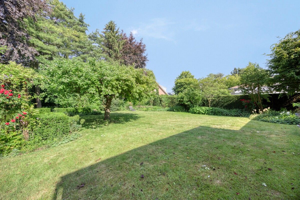 Eigentijdse villa met grote zonnige tuin midden in het groen van Sint-Denijs-Westrem foto 2