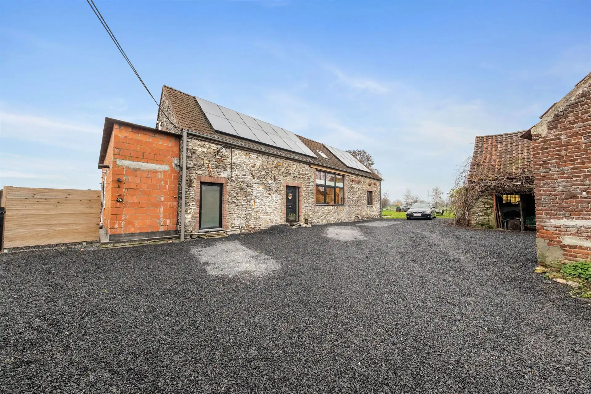 Ruime en energiezuinige woning met studio en tuin in Gaurain foto 8
