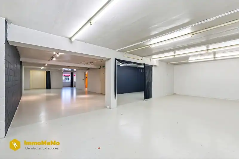 Ruime handelswoonst te koop in de dorpskern van Destelbergen foto 5