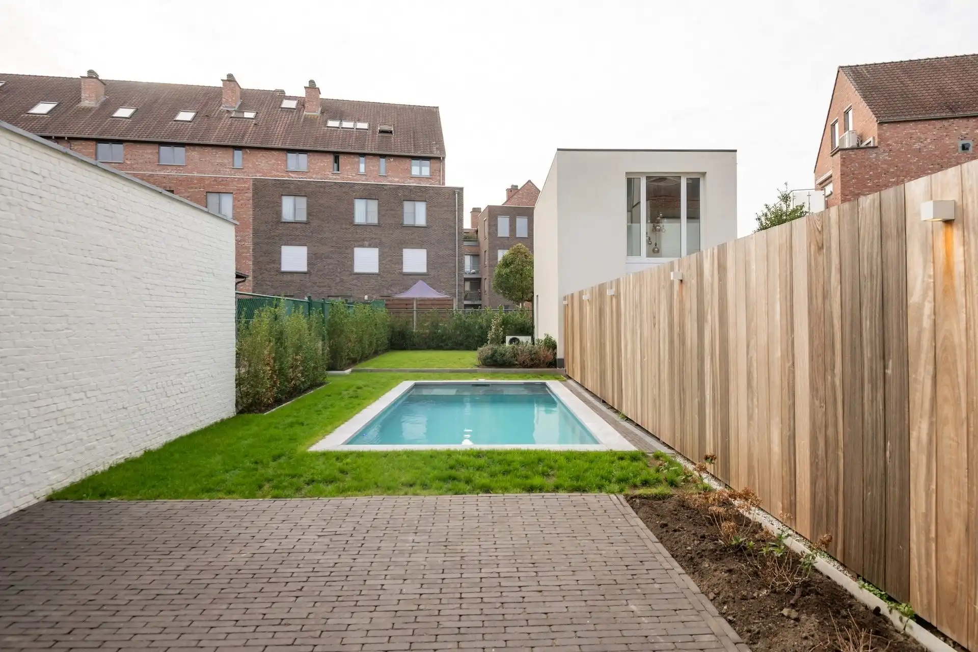 Karaktervolle stadswoning met verwarmd zwembad en luxueuze afwerking. foto 6