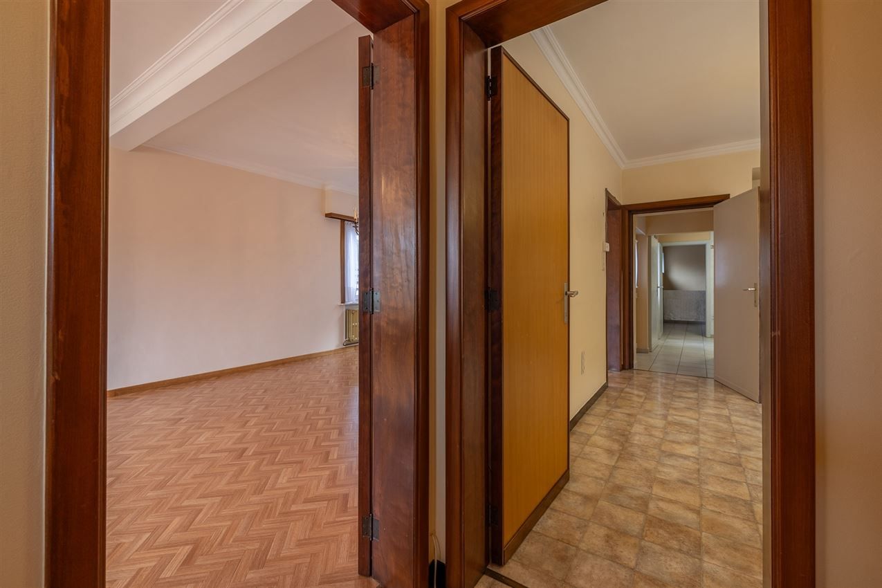 Temidden van agrarisch gebied, grenzend aan bos foto 37