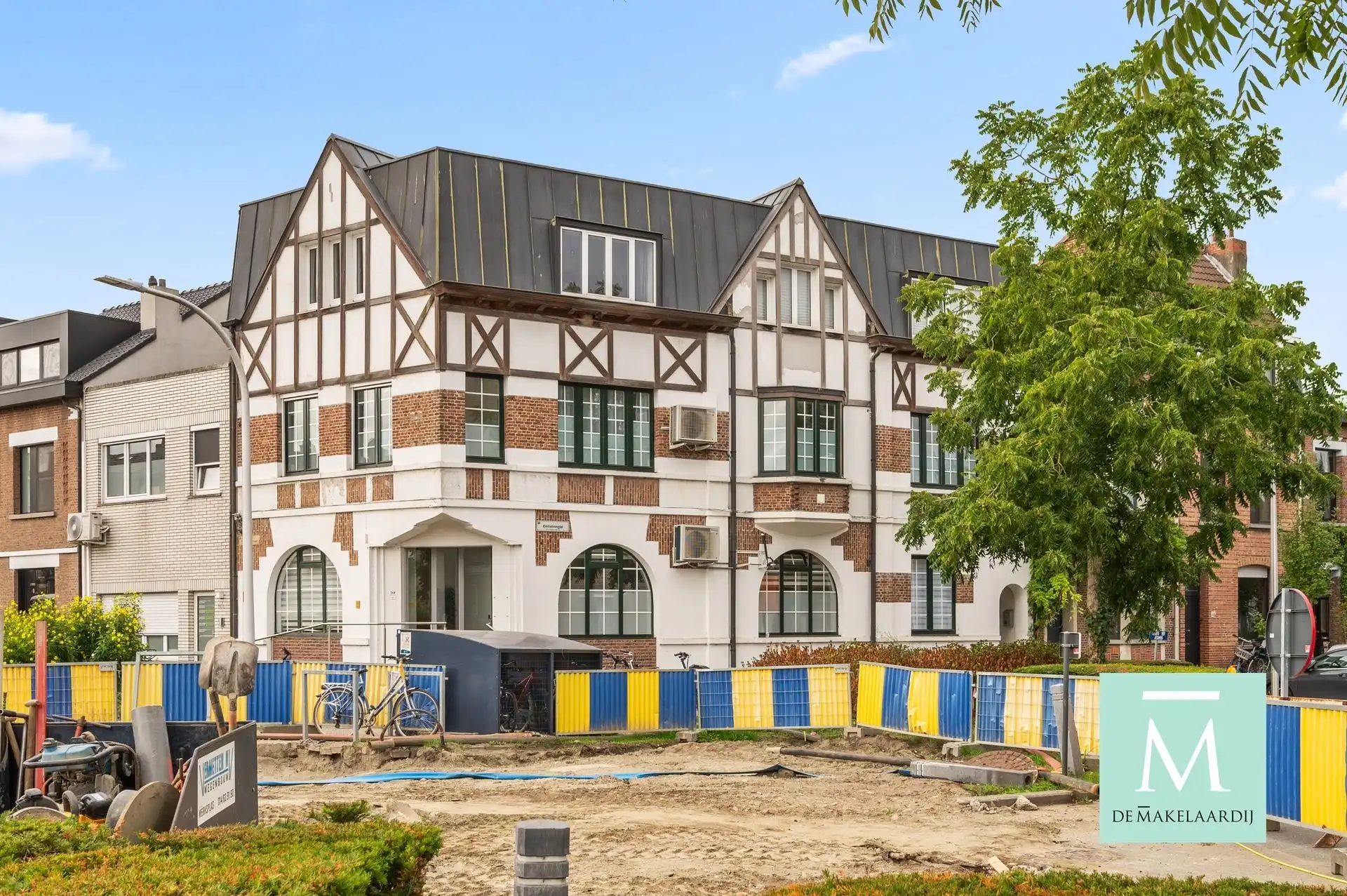 Ruim (110m²) en lichtrijk 2-slaapkamerappartement op strategische ligging! foto 12