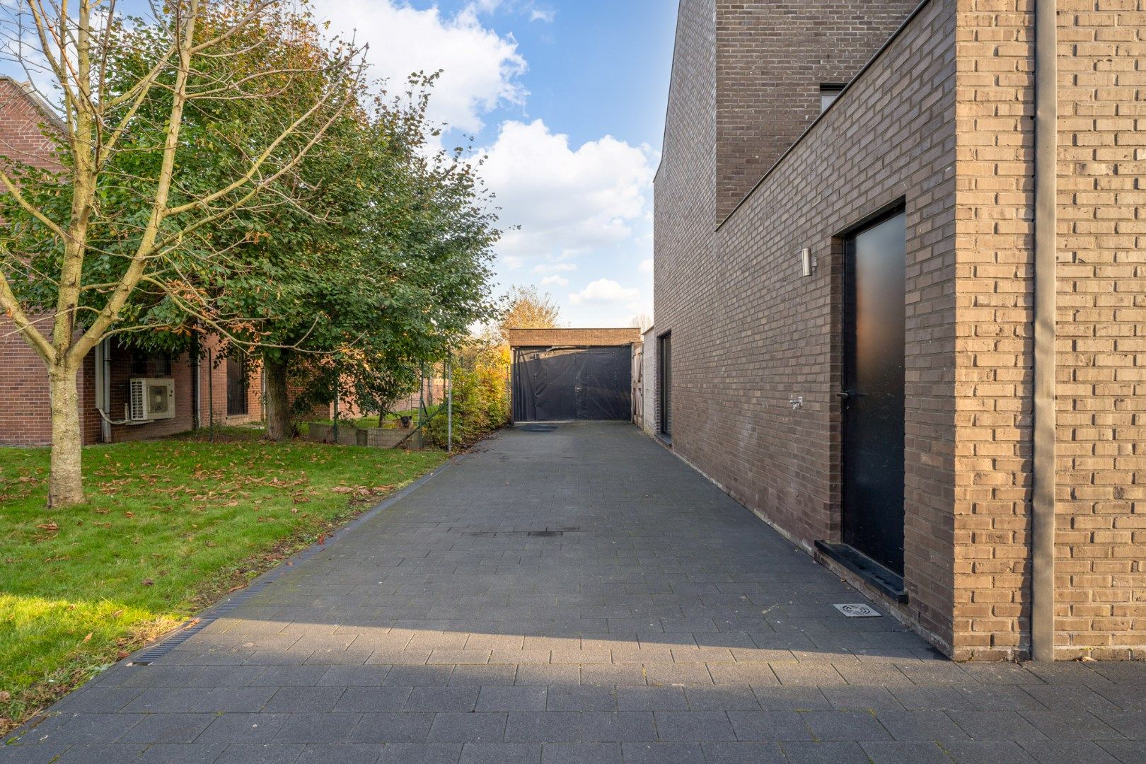 Moderne gezinswoning met 3 slaapkamers en zwembad - Energielabel B foto 29