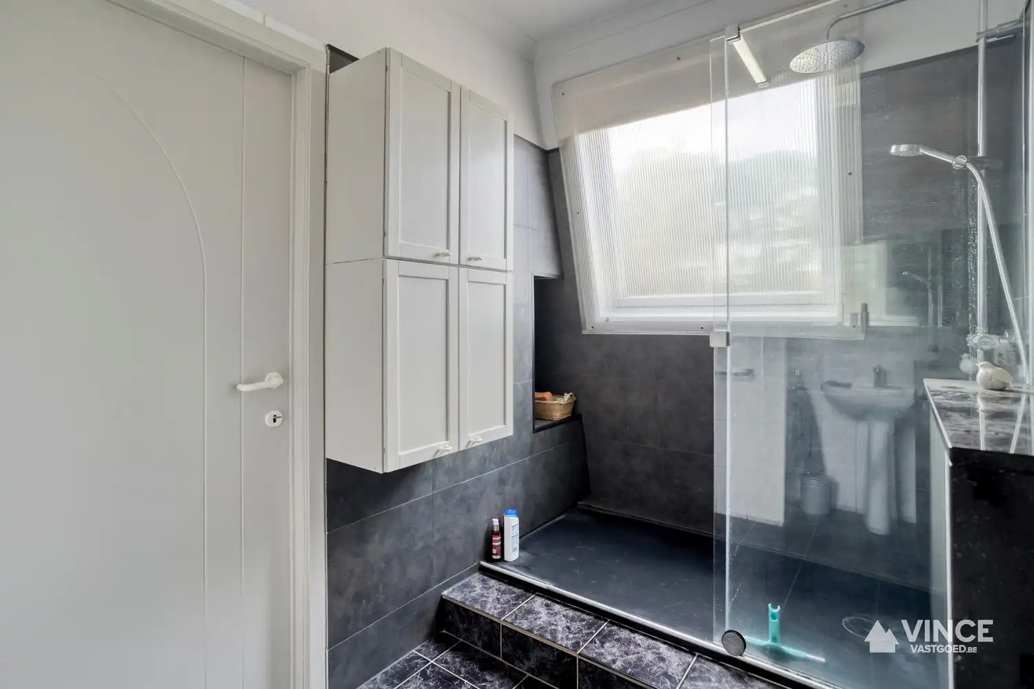 Instapklare, half-open woning met tuin in hartje Mariaburg foto 18