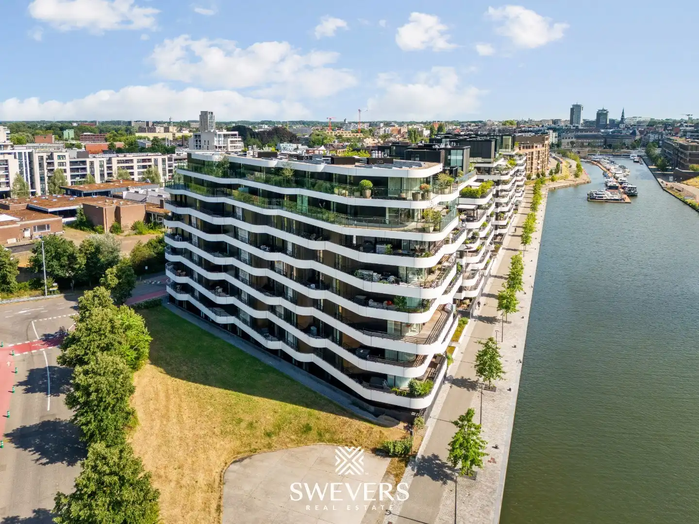 Adembenemend luxueus appartement (216m²) op Zuidzicht met riant terras rondom (223 m²) foto 4