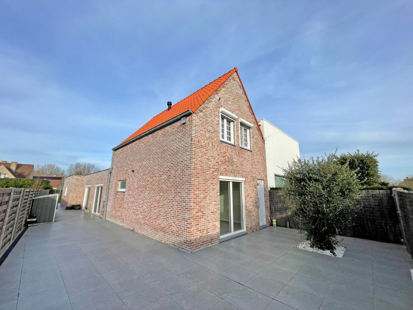 Energiezuinige woning met ruime tuin. foto {{pictureIndex}}