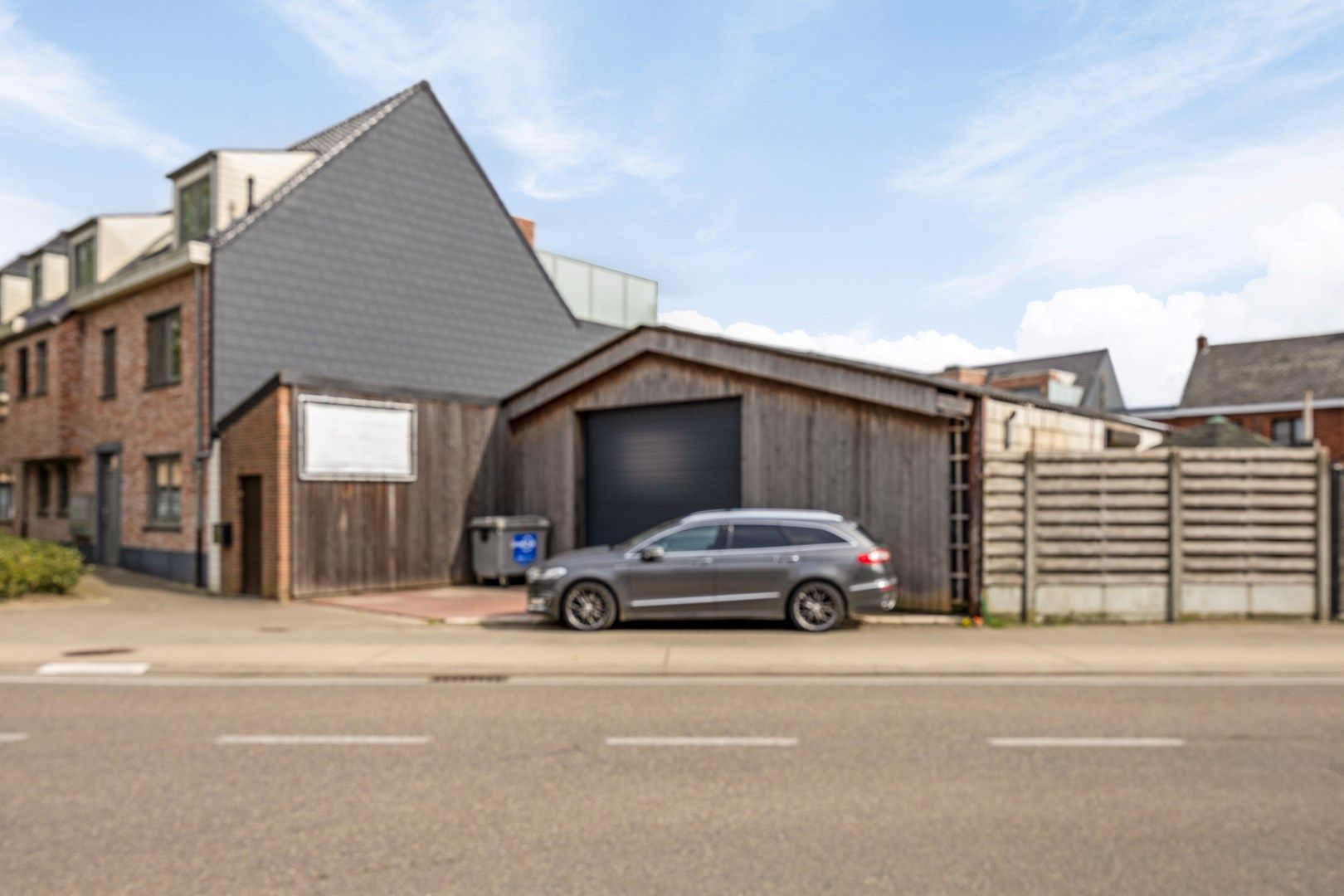 Investeringsopportuniteit, bestaande uit 2 te renoveren woningen en achterliggend magazijn van +- 360m² te Mol - Ginderbuiten !  foto 2