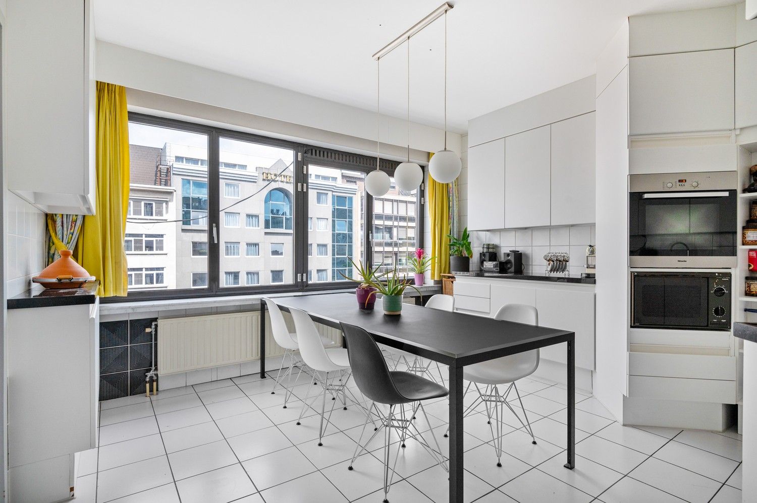 Riant appartement van maar liefst 280 m² foto 18