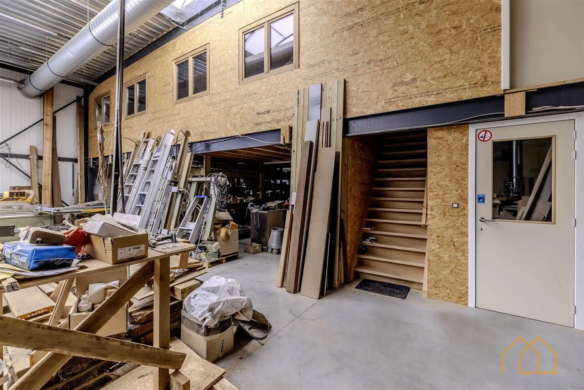 Ingerichte schrijnwerkerij van 400m² foto 6