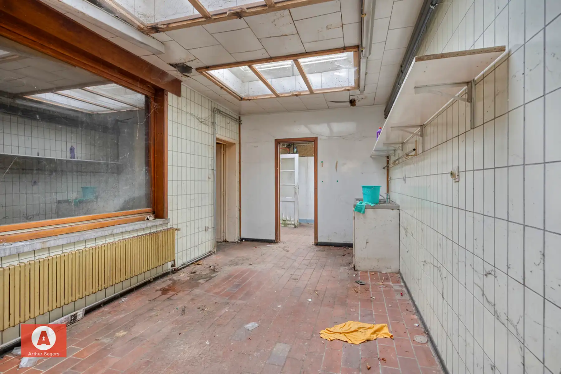 Te renoveren Handelshuis met woonst en inpandige garage.  foto 8