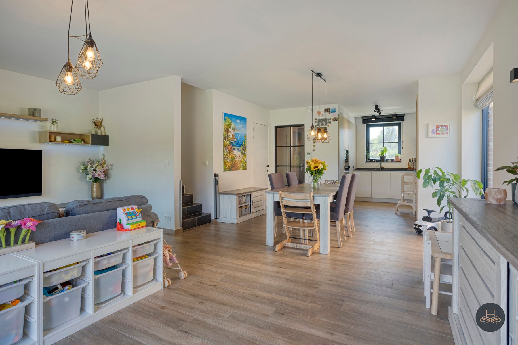 Recente moderne halfopen woning met zicht op groen foto 7