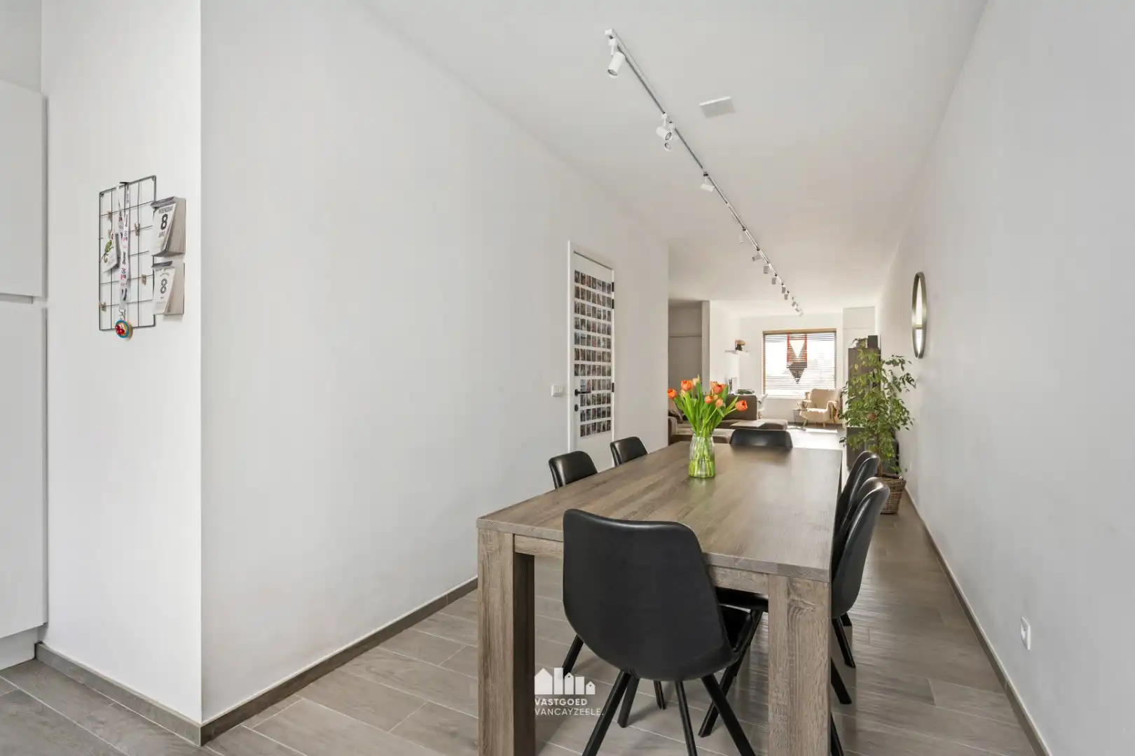 Volledig gerenoveerde woning met 5 slaapkamers, zonnige tuin en garage foto 11