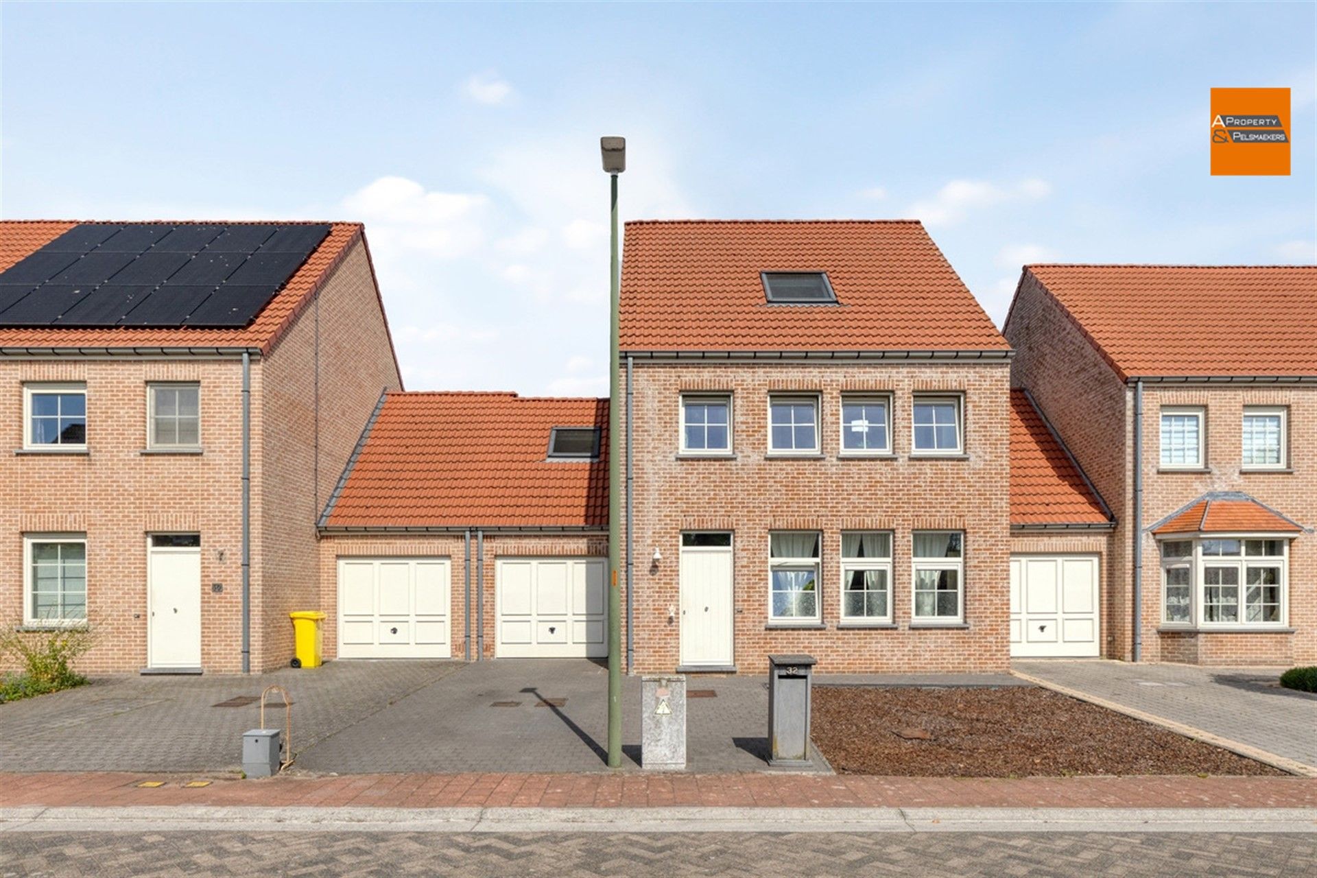 Ruime gezinswoning met 4 à 5 slaapkamers in rustige woonwijk foto 2