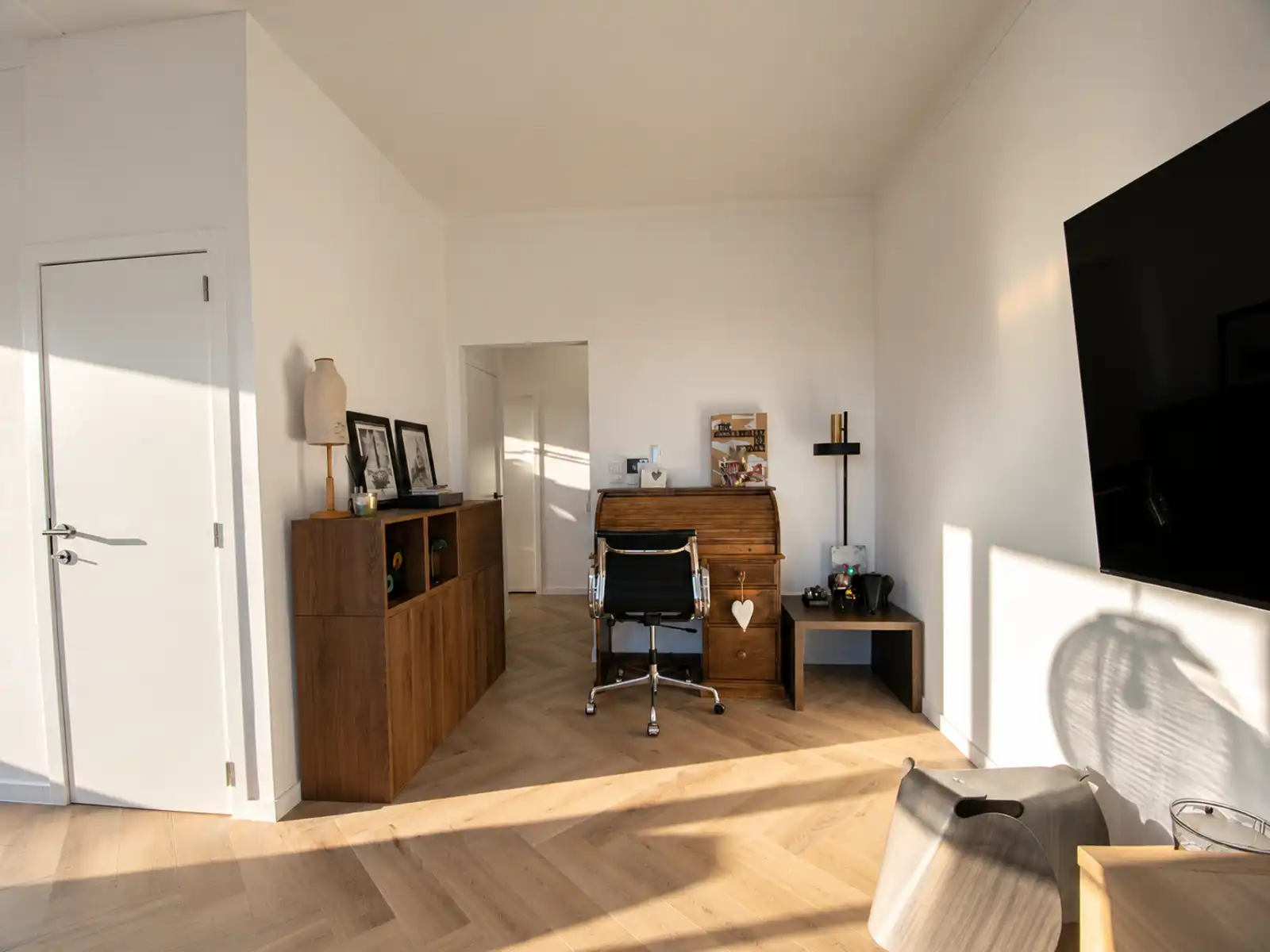 STIJLVOL GERENOVEERD APPARTEMENT MET GARAGE NABIJ FORT V foto 8
