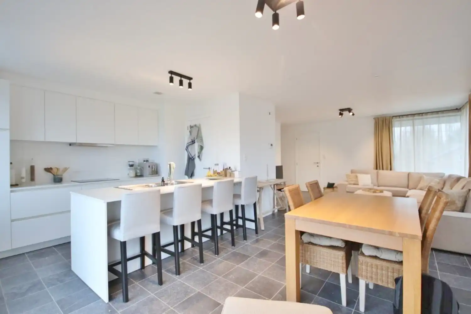 Moderne woning met 3 slaapkamers en tuin in het rustige Landen foto 2