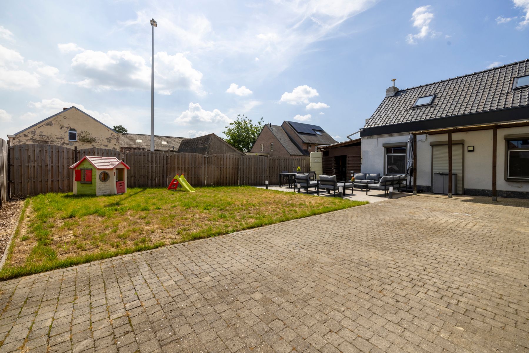 Woning met 2 slaapkamers, bureau en garage te koop! foto 18