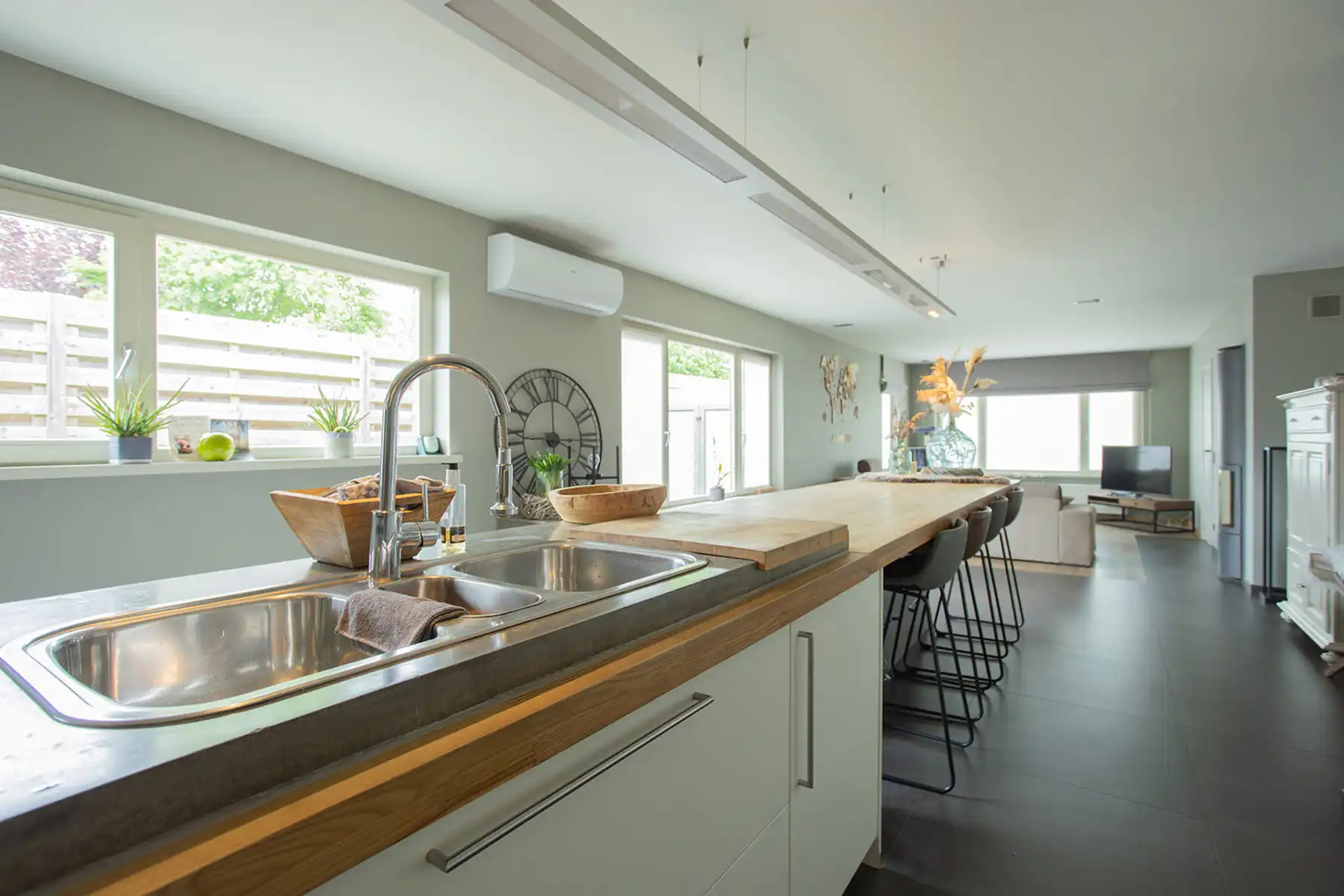 Instapklare laagbouwwoning met zonnige tuin en topligging foto 4