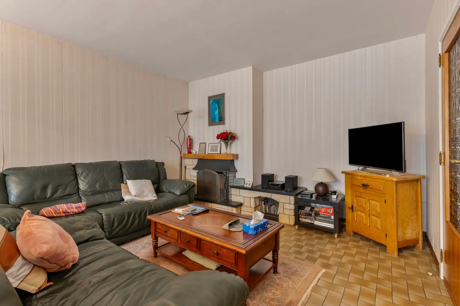 Instapklaar 2 slaapkamer appartement op 2de verdieping foto {{pictureIndex}}