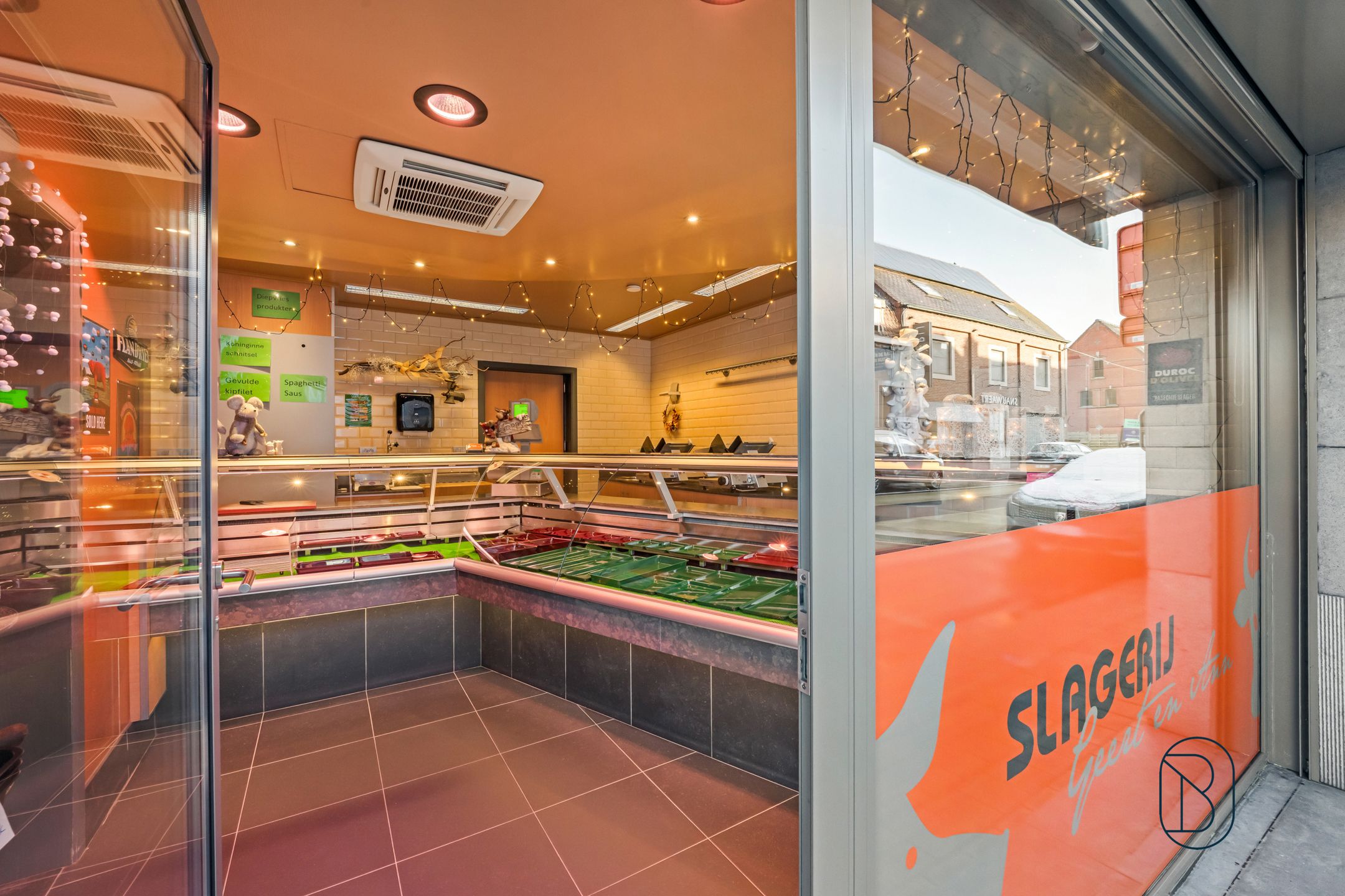 Topgelegen handelspand met woonst foto 6