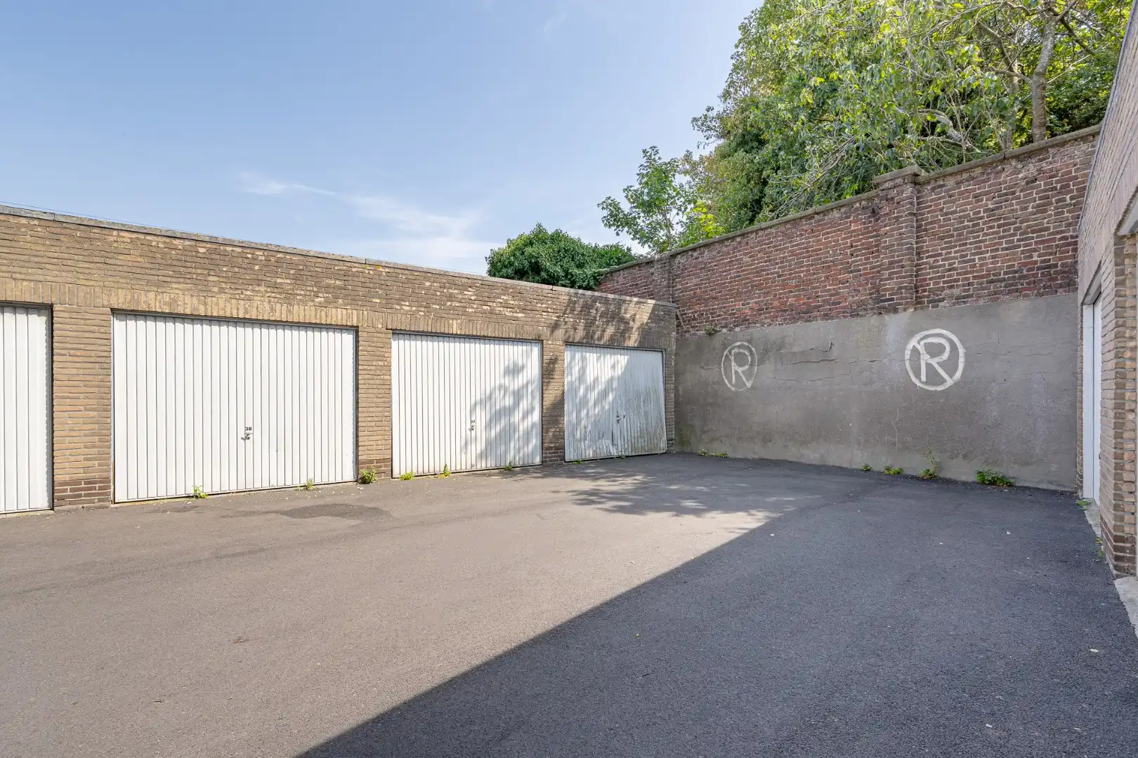 Recent gerenoveerd appartement met 3 slaapkamers, 2 terrassen en garage op centrale ligging met vlotte verbinding in Roeselare foto 15