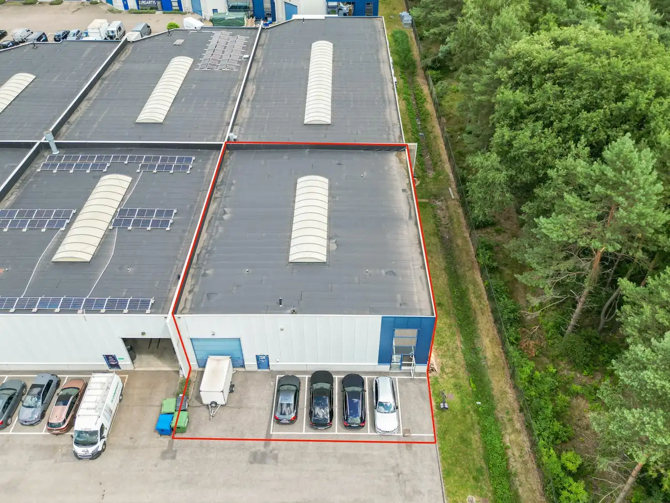 512m² bedrijfsgebouw met kantoren foto 10