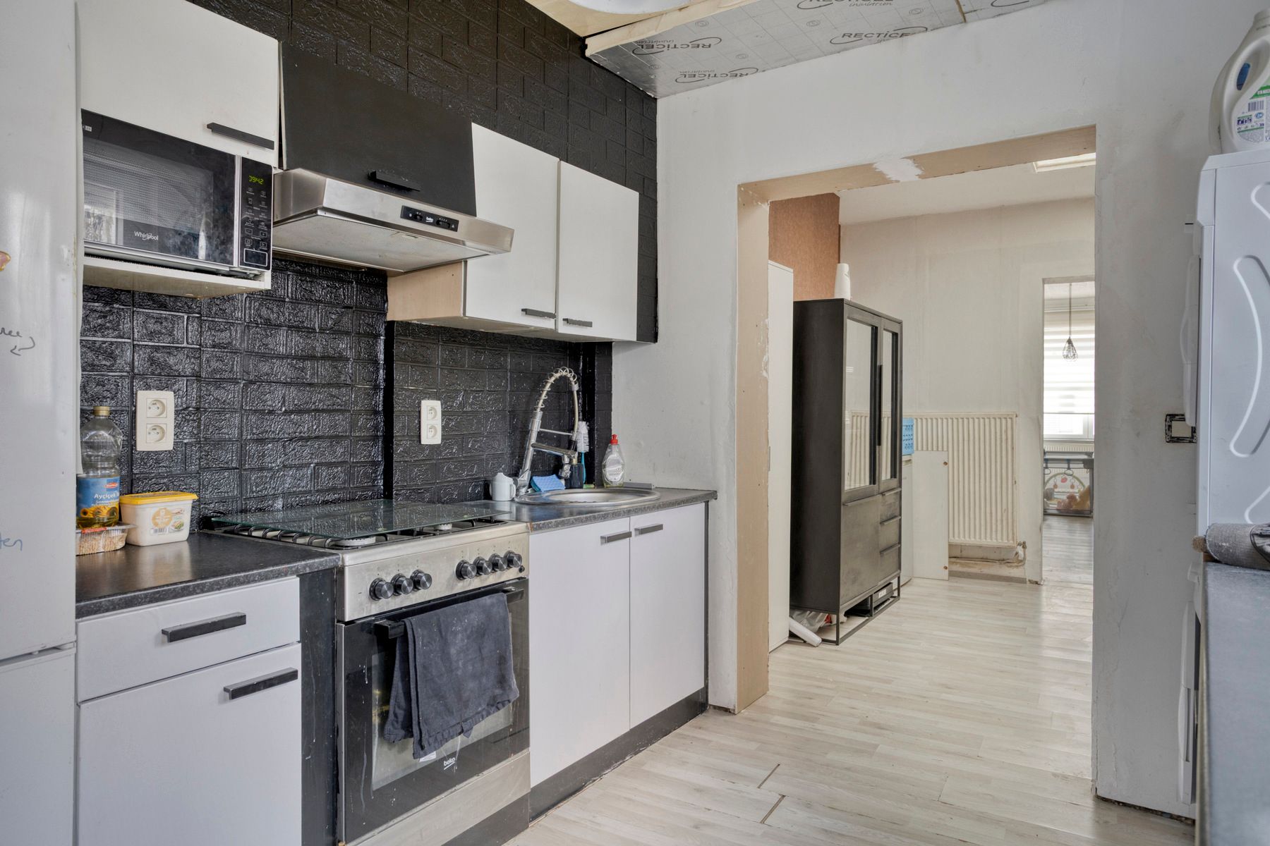Op te frissen woning met potentieel in Zele foto 10