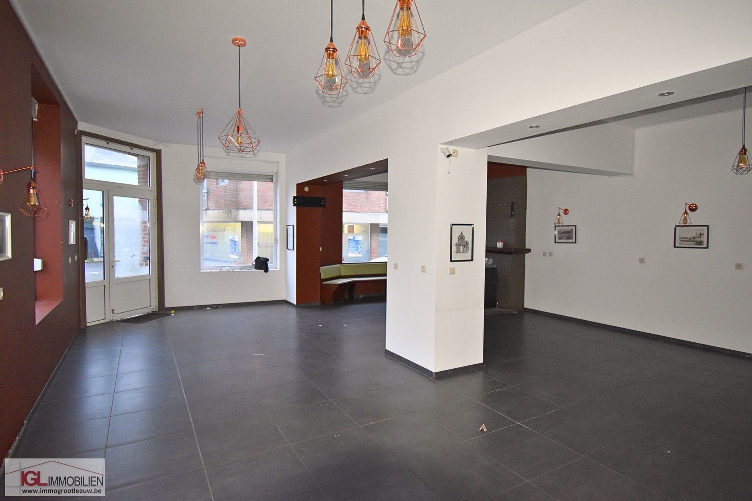 Handelsruimte met appartement te koop in Sint-Pieters-Leeuw foto 2