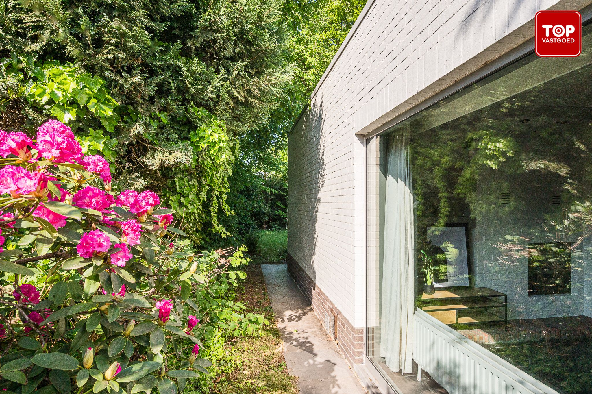 Ruime jaren zeventig villa in Mariakerke-Kolegem foto 23