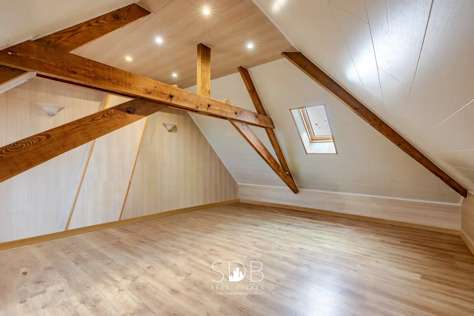 Instapklare half open bebouwing met gezinstuin foto 19