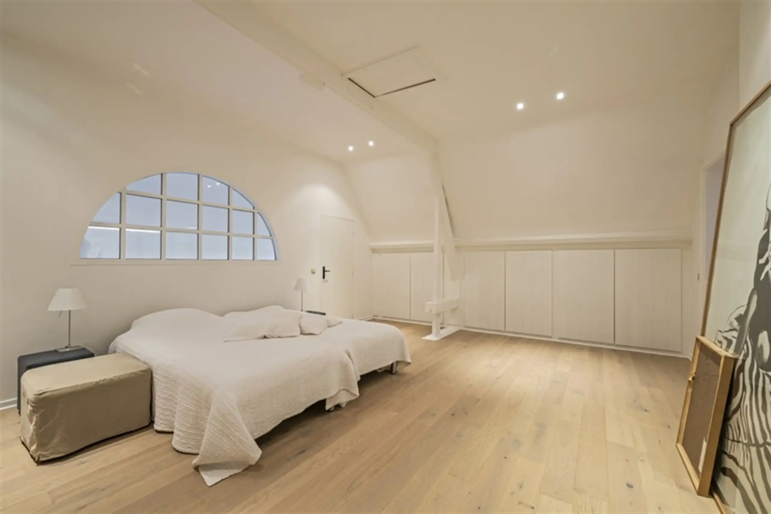 Waardevolle witte vastgoedparel  op 8.679 m² ! foto 21