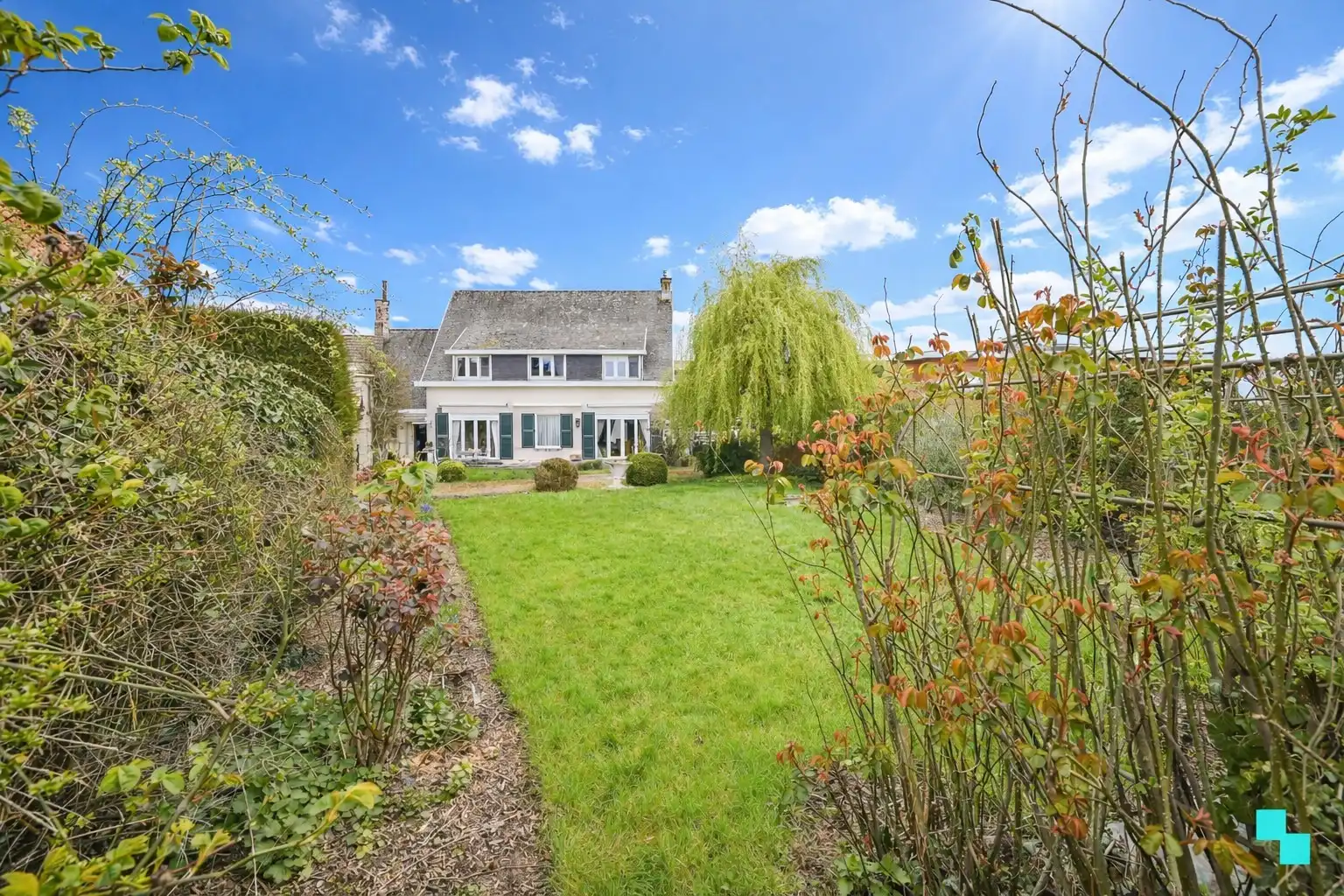 Karaktervolle villa met zonnige tuin/bijgebouw en unieke charme foto 2