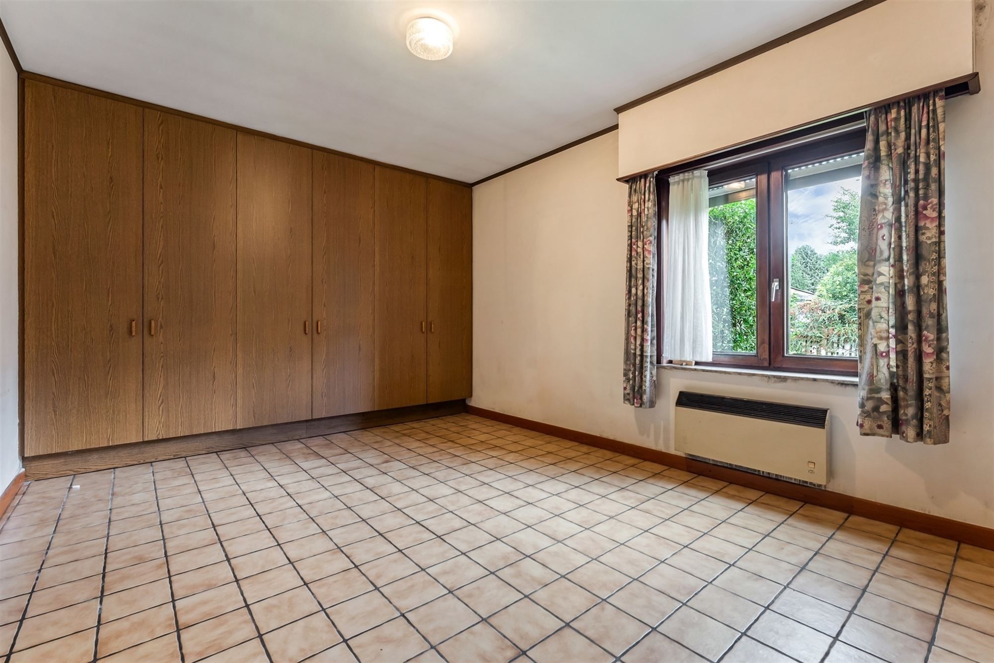 WONING MET GELIJKVLOERSE KAMER OP 950M2 foto 10
