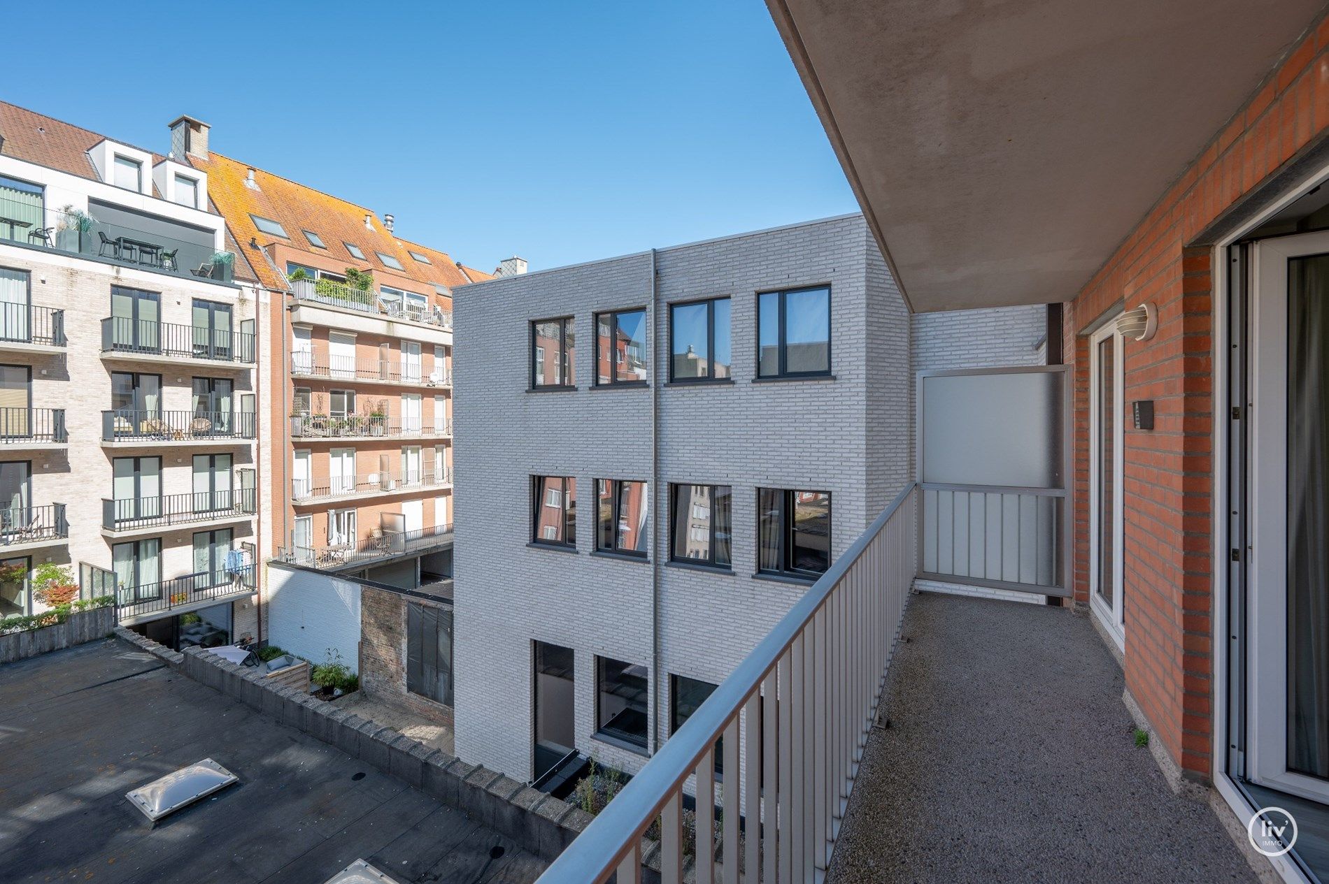 Ongemeubeld - Aangenaam en ruim appartement met drie slaapkamers gelegen in de Lippenslaan te Knokke ( met mog. tot het huren van een inpandige garage).  foto 10