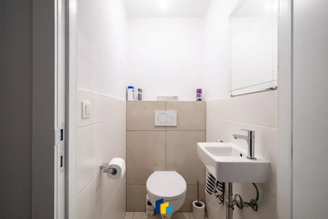 Recent app. met zonnig balkon en zijdelings zeezicht foto 17