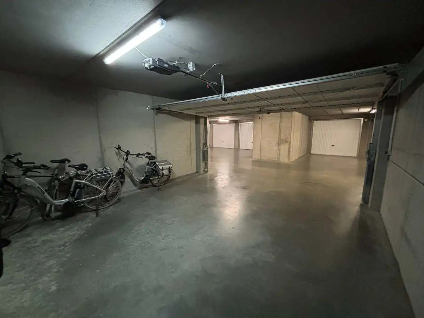 Zeer ruime garagebox in centrum Knokke te koop foto 5